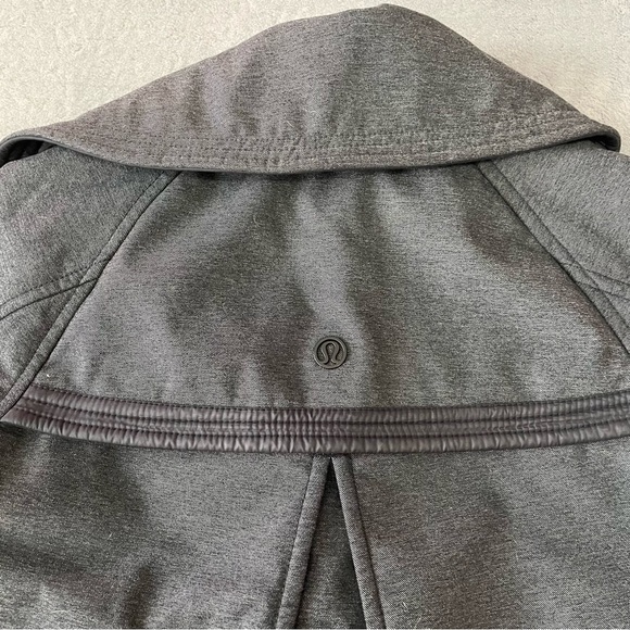 Lululemon Coco Softshell Black/Grey Jacket - Size 4 - Water & Wind Resistant - Picture 7 of 9